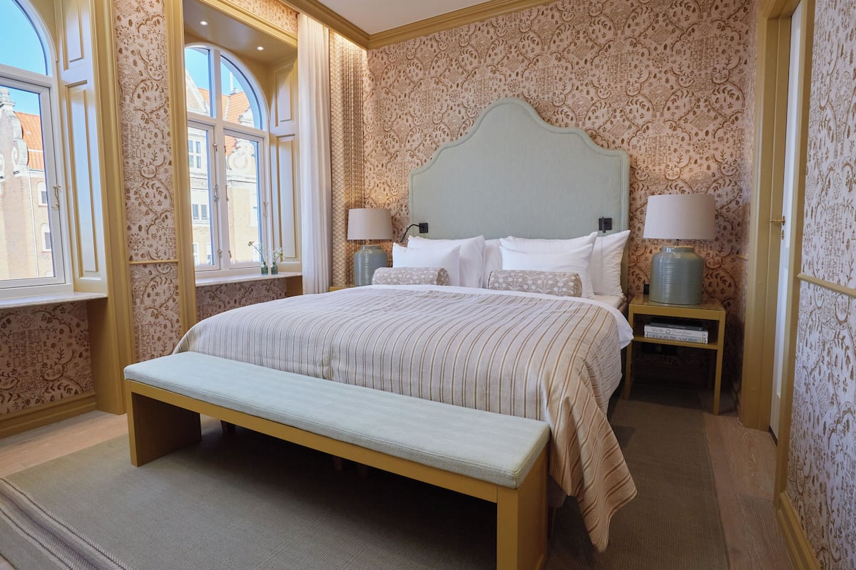 In-room safe, iron/ironing board, free WiFi