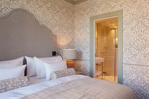 Deluxe Junior Suite | Sängtillbehör av högsta kvalitet, duntäcken, bäddmadrasser och minibar