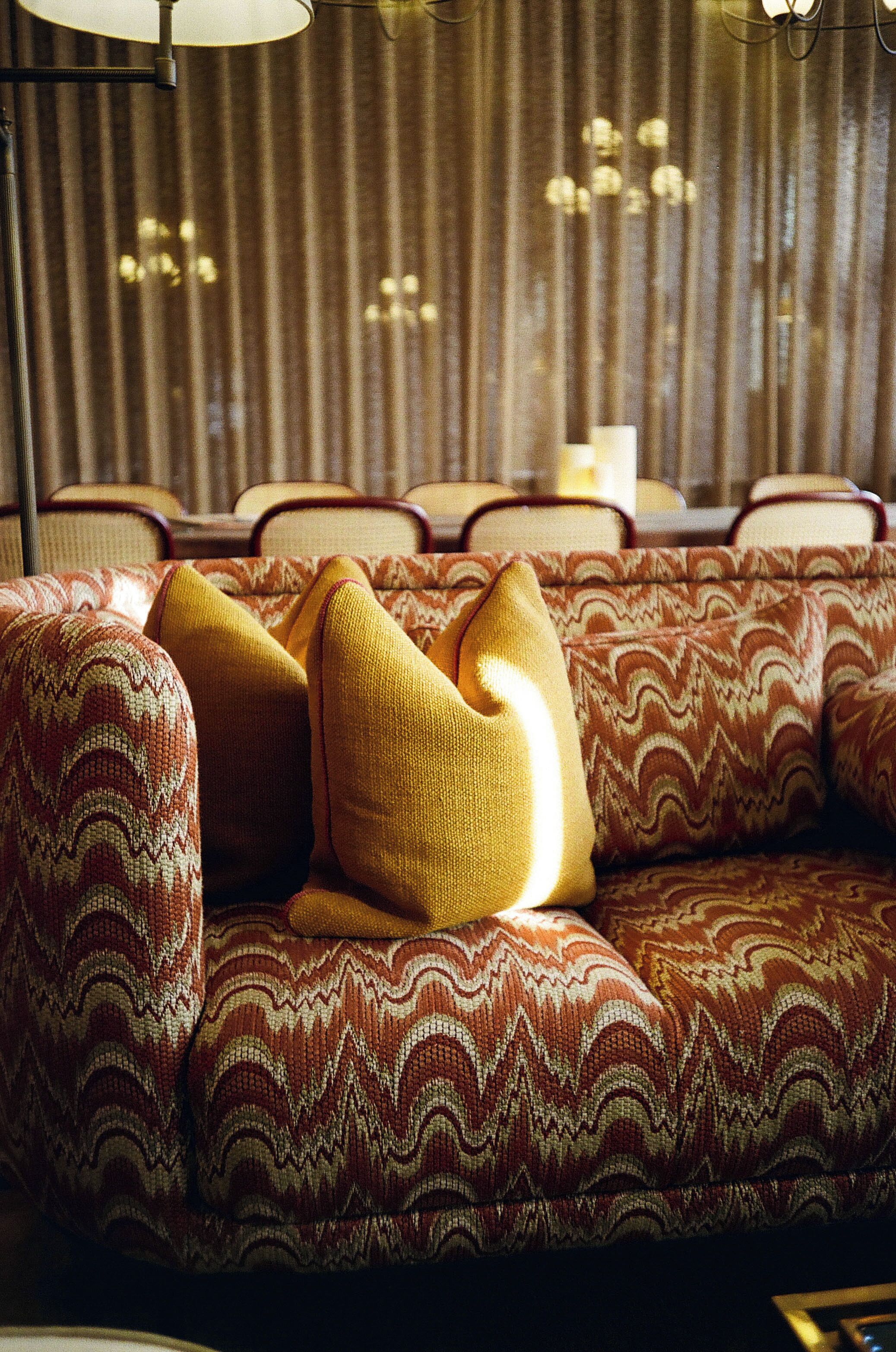 55-吋平面電視、數位頻道、辦公室