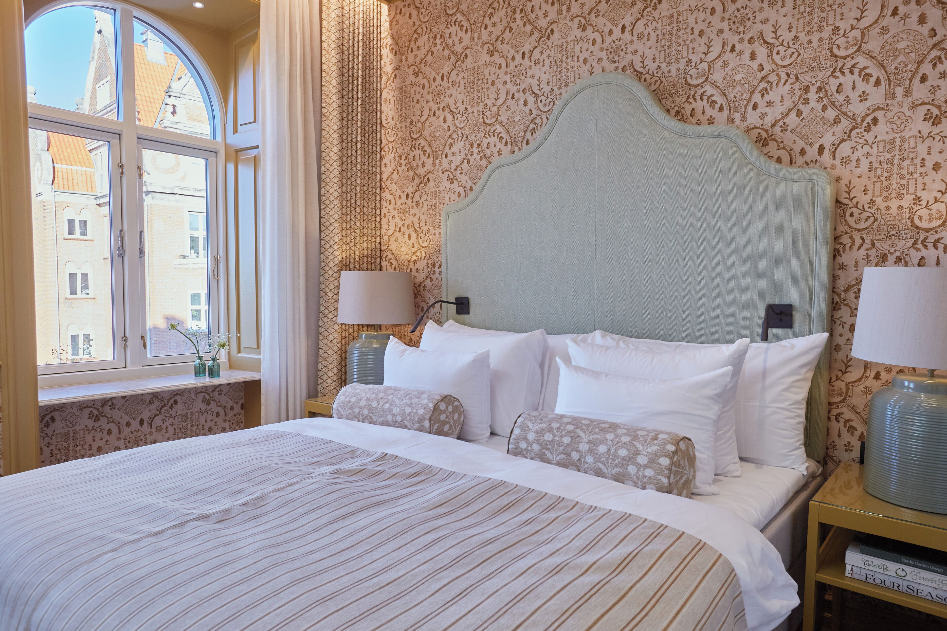 Luxury Room | Peralatan tempat tidur premium, gebar bulu kapas, tilam berlapik 