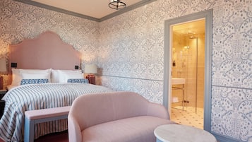 Henriks Signature Suite | Premium bedding, down comforters, pillowtop beds, minibar