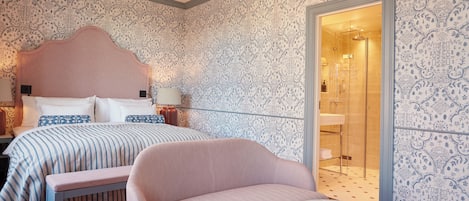 Henriks Signature Suite | Premium bedding, down comforters, pillowtop beds, minibar