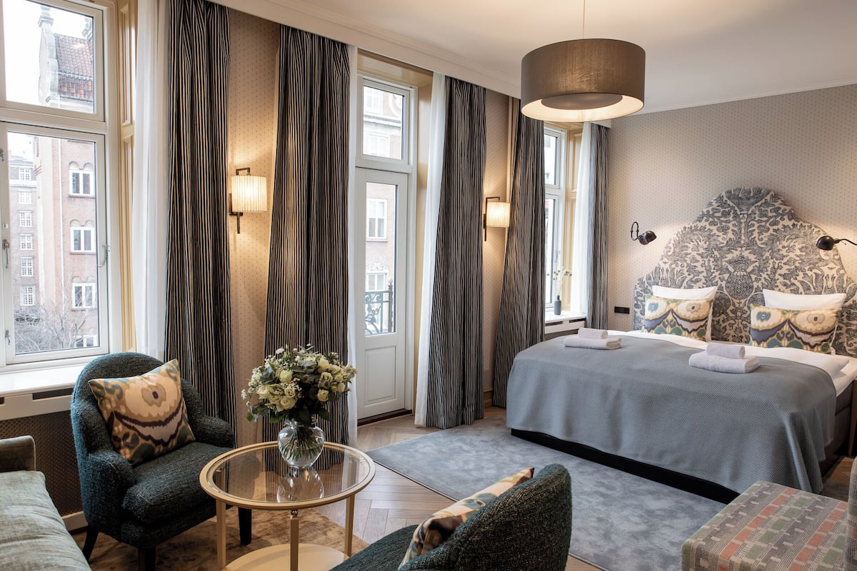 In-room safe, iron/ironing board, free WiFi