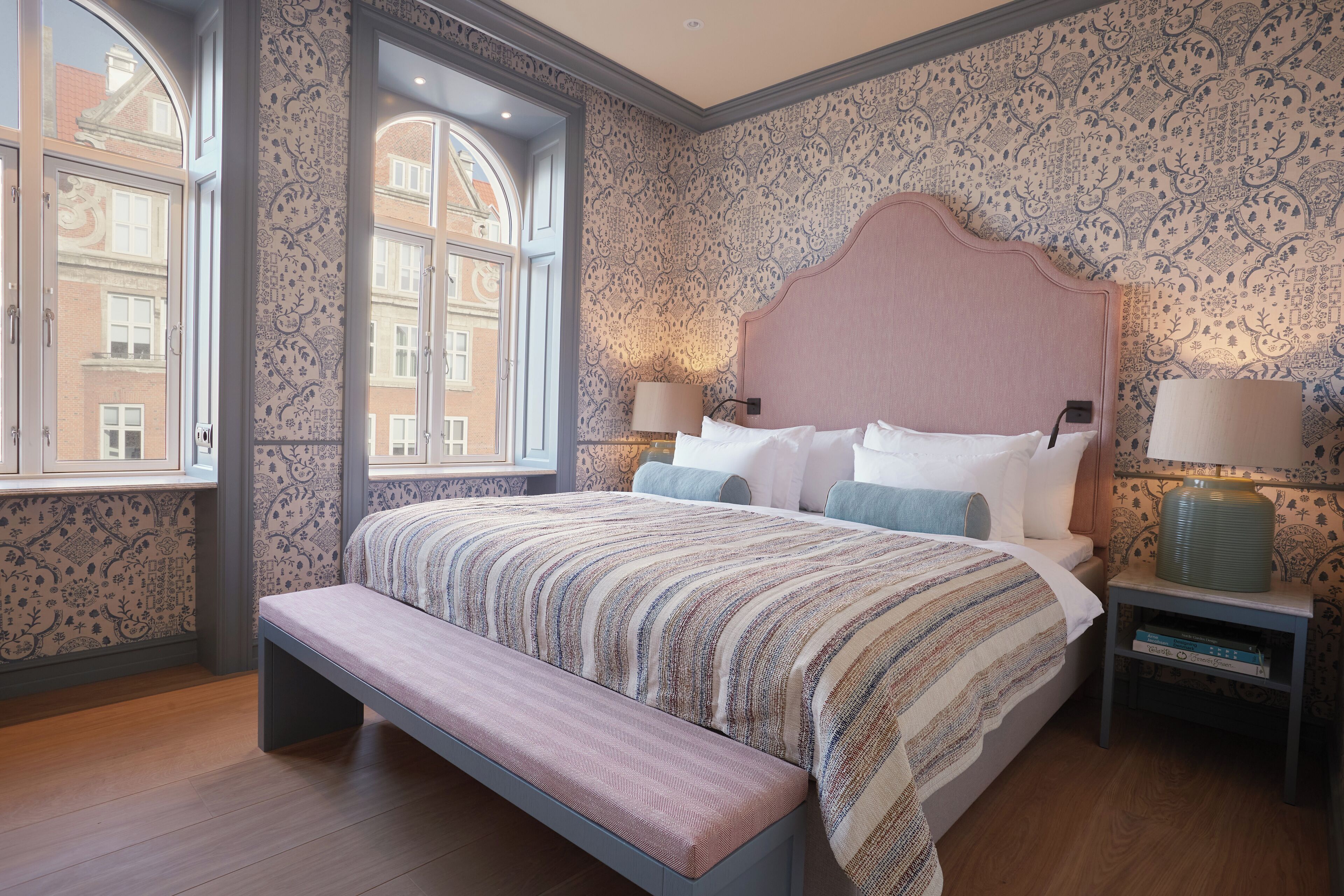 Henriks Signature Suite | Premium-sengetøj, dundyner, senge med topmadrasser, minibar