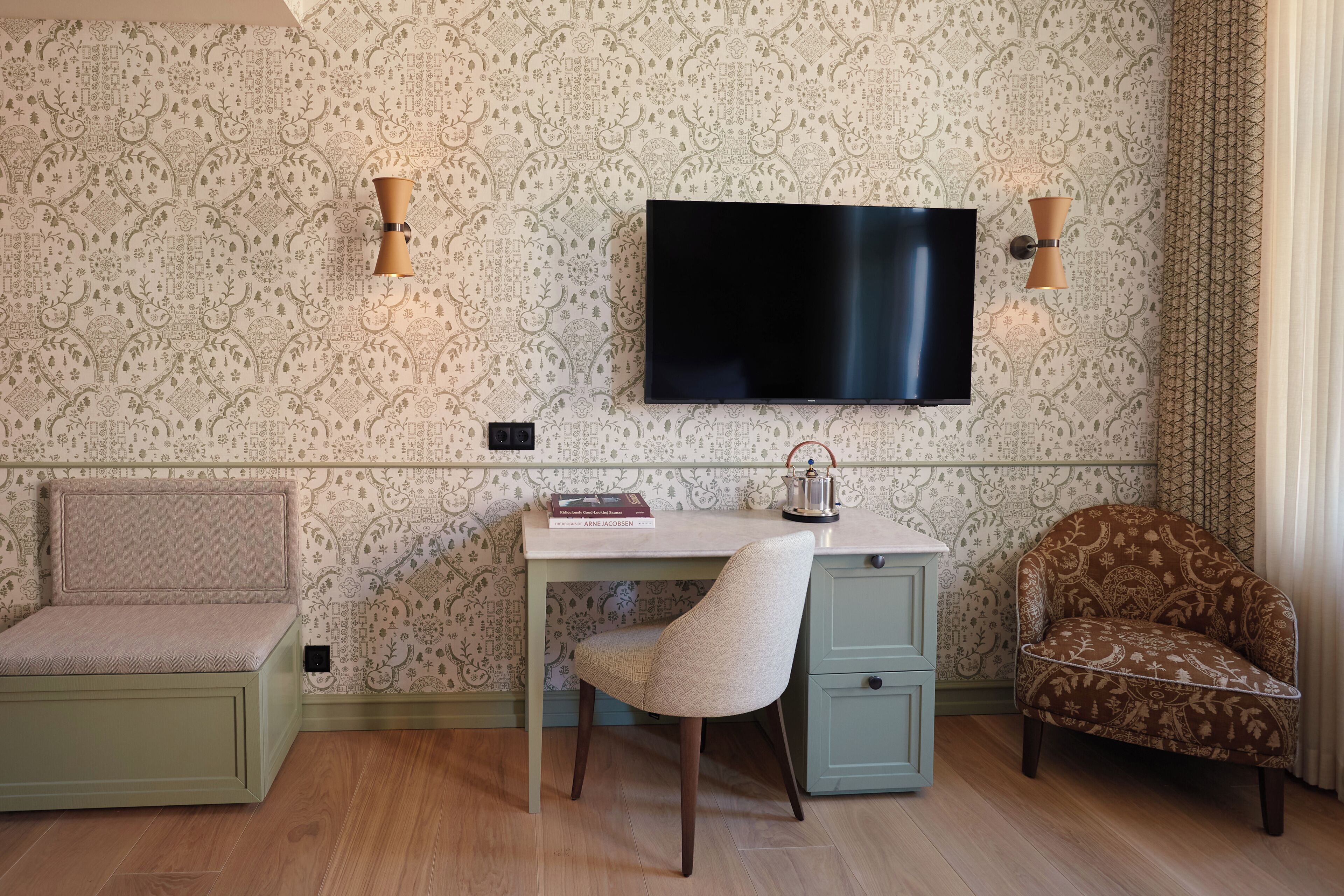 Deluxe Junior Suite | Premium bedding, down comforters, pillowtop beds, minibar