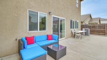 House (5 Bedrooms) | Interior