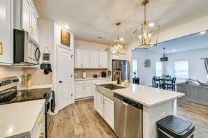 Apartment (3 Bedrooms) | Interior - 2 Mi to Whitewater Center: Suburban Abode w/ Patio (Charlotte)