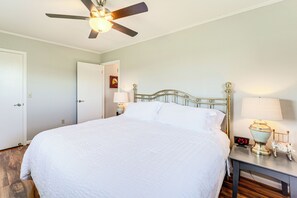 House (2 Bedrooms) | Interior - 10 Mi to New River State Park: Rural Home w/ Views (Piney Creek)