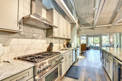 Herrington Lake Retreat w/ Dock, 1 Mi to Marina!