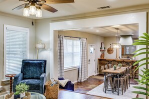 House (4 Bedrooms) | Interior - On-site Creek & Spacious Yard: Family Gem in Royal (Royal)