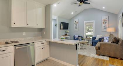 10 Mi to Tennessee River: Blue Willow-themed Home