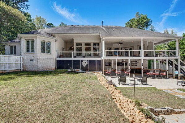 House (4 Bedrooms) | Interior - Theater Room + Gazebo: Luxury Retreat in Ellenwood (Ellenwood)