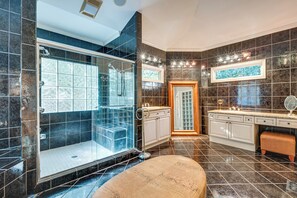 House (4 Bedrooms) | Interior - Theater Room + Gazebo: Luxury Retreat in Ellenwood (Ellenwood)