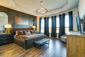 House (5 Bedrooms) | Interior