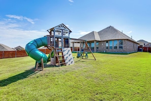 House (5 Bedrooms) | Interior