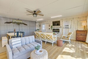 Cottage (1 Bedroom) | Interior - Cabin w/ Boat Slip on Main Channel of Lake Lay! (Wilsonville)