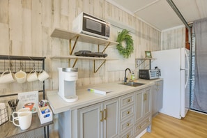 Cottage (1 Bedroom) | Interior - Cabin w/ Boat Slip on Main Channel of Lake Lay! (Wilsonville)