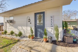 Cottage (1 Bedroom) | Interior - Cozy Cottage on Main Channel of Lay Lake (Wilsonville)