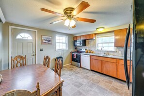 House (3 Bedrooms) | Interior