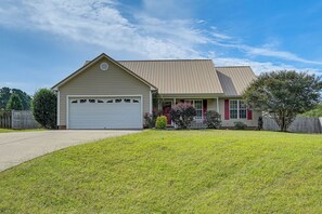 House (3 Bedrooms) | Front of property