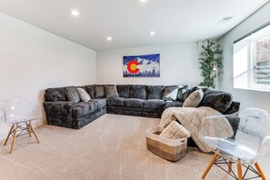 Apartment (4 Bedrooms) | Interior - Family Haven, Walk to Dtwn Erie: Bring Your Pets! (Erie)