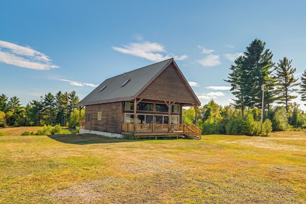 House (3 Bedrooms) | Front of property - Mountain-view Deck! Cabin By Mt Abraham Skiing (Strong)