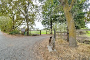 House (1 Bedroom) | Interior - Quiet Country Stay: Modern Guest Suite Near Chico (Durham)