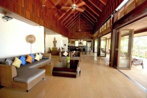 Ruang Istirahat Lobi