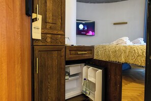 Minibar, individually decorated, desk, blackout drapes
