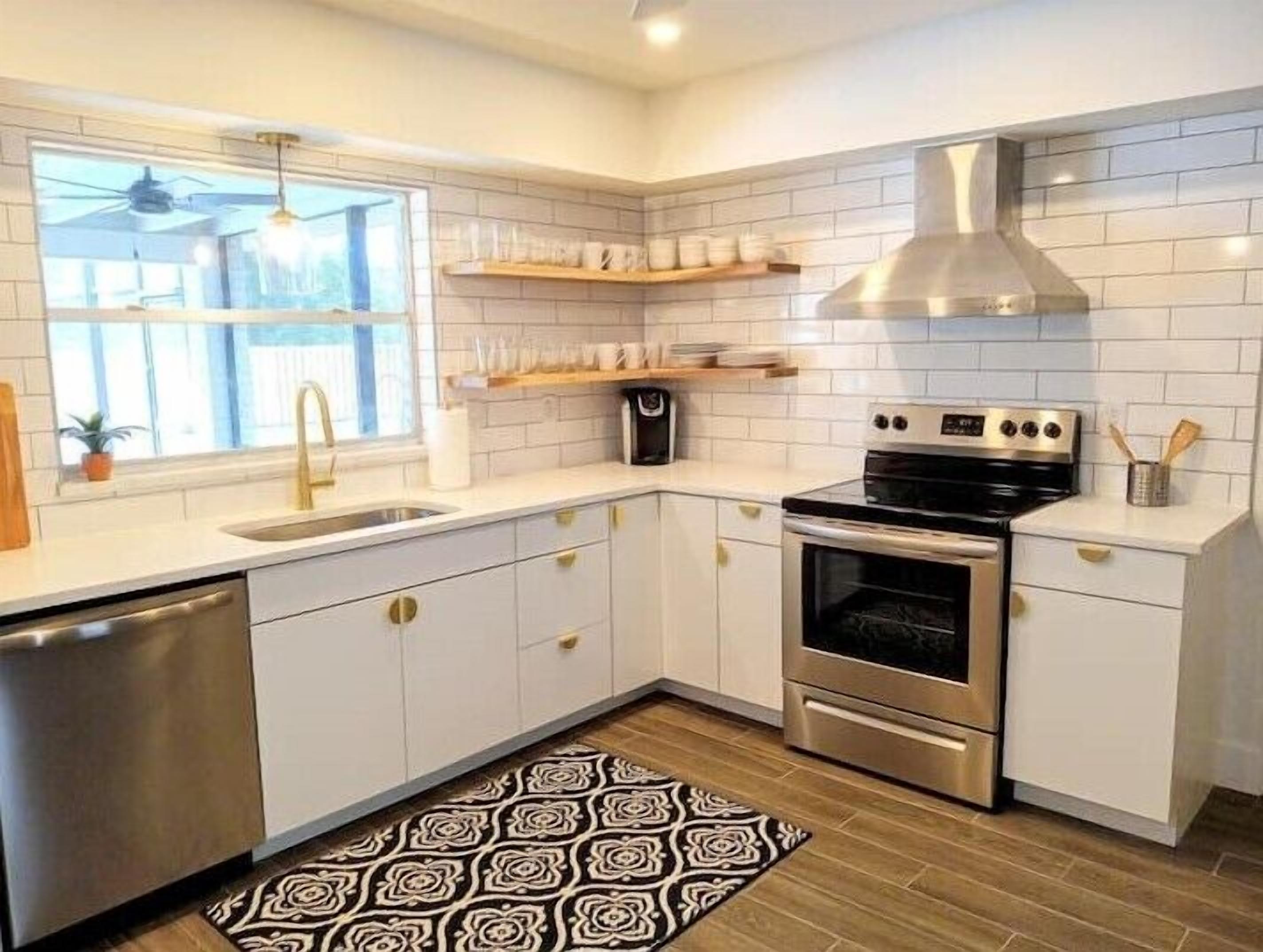 冰箱、微波炉、炉灶、洗碗机