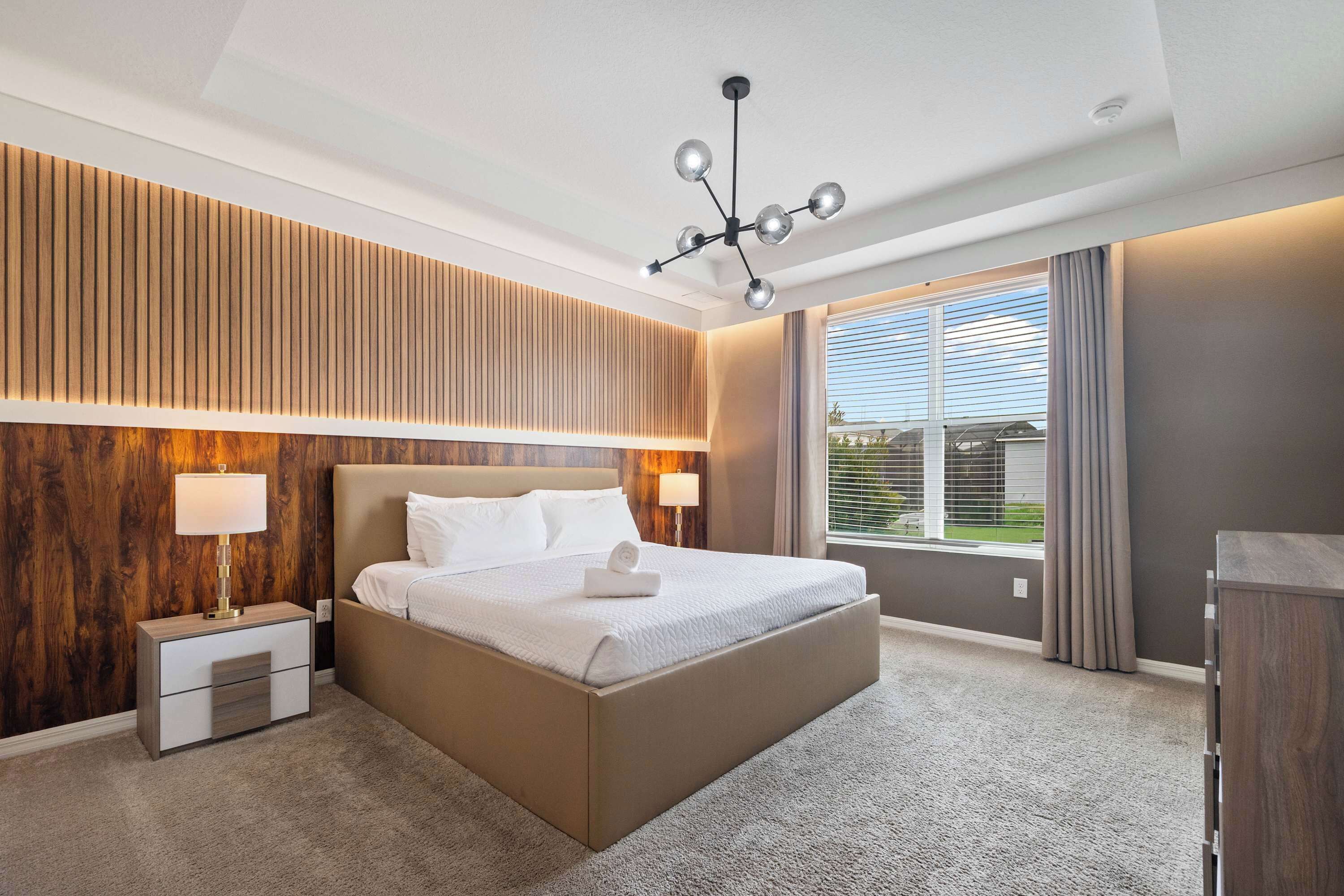 9 slaapkamers, een strijkplank/strijkijzer, wifi, beddengoed