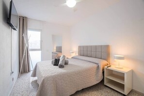 2 chambres, fer et planche à repasser, Wi-Fi, draps fournis