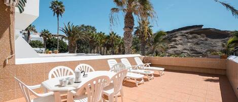 تناول الطعام بالخارج