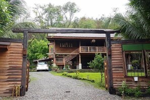 Exterior - Baanfarangkhaoyai (Pak Chong)