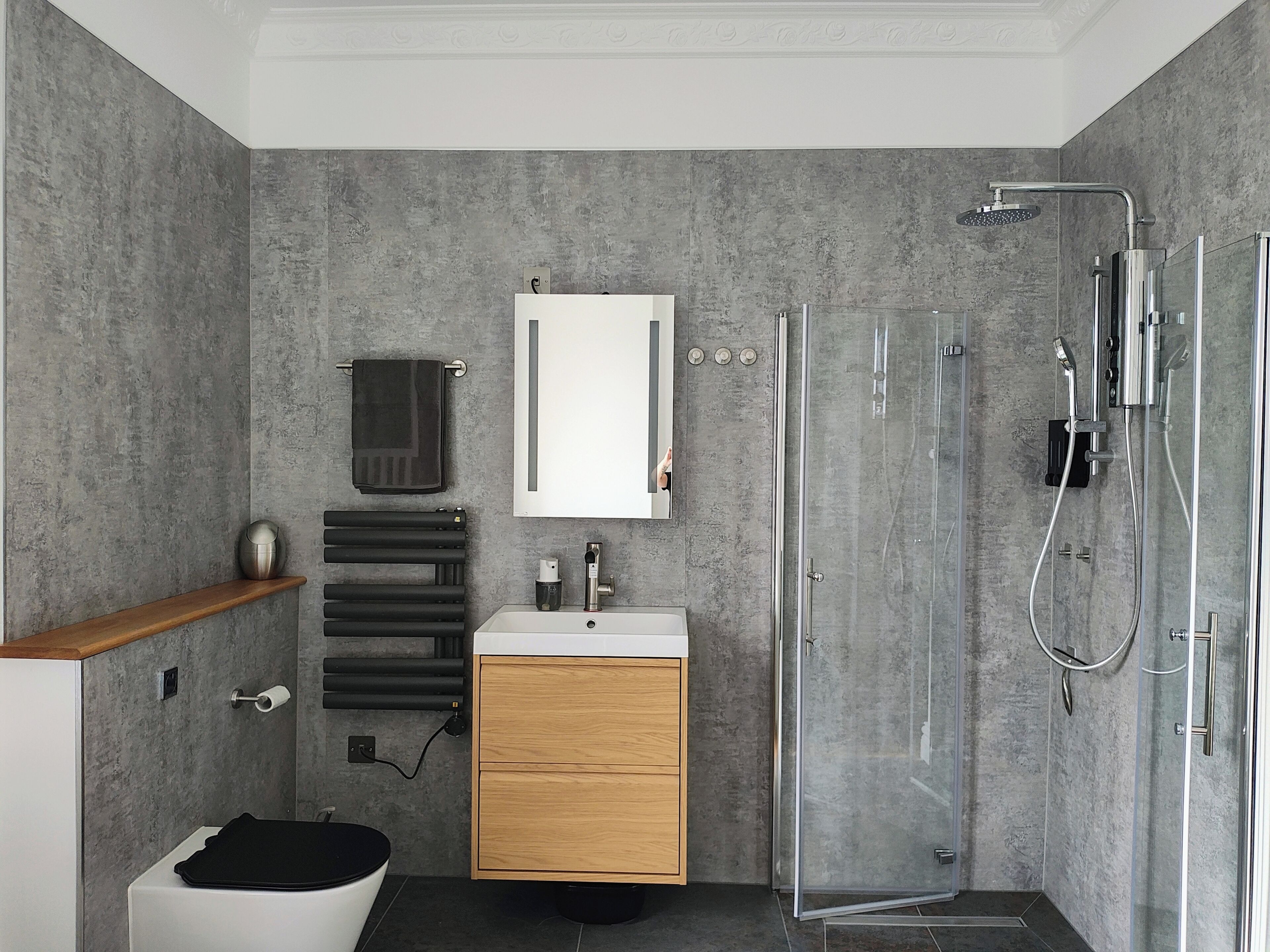 Luxury Apartment, 1 King Bed, Pets Allowed, Beach View | Bathroom | Shower, hair dryer, towels, soap