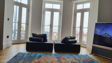 Signature-Apartment, 1Â King-Bett, Balkon, Meerseite | Wohnbereich