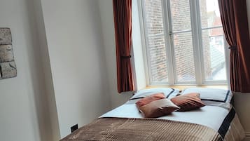 Apartemen Khas, 1 Tempat Tidur King, balkon, menghadap laut | Ruang kerja ramah laptop dan Wi-Fi gratis