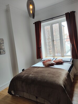 Signature Apartment, 1 King Bed, Balcony, Sea Facing | Laptop workspace, free WiFi