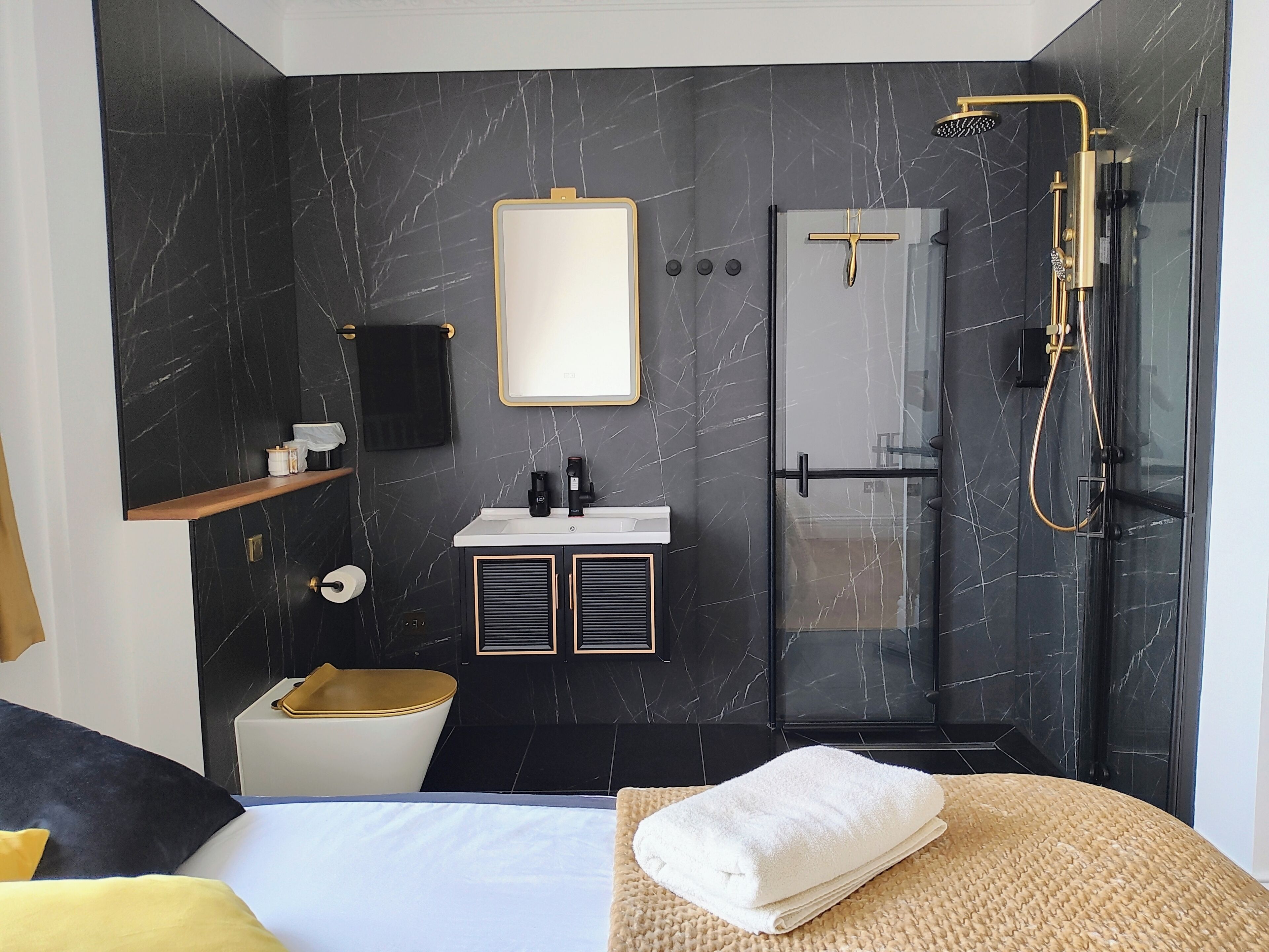 Panoramic Apartment, 1 King Bed, Pets Allowed, Beachfront | Bathroom amenities | Shower, hair dryer, towels, soap