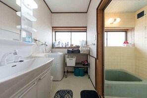 Bathroom - Tsubakihausu (Kozaki)