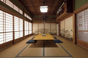 Room - Tsubakihausu (Kozaki)