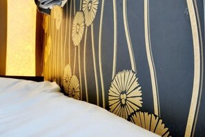 Unclassified image, 3 of 15, button - Aladdin House (Tokyo)