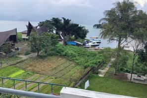 View from property - Matraville Home Stay Lake Toba (Tuktuk Siadong)