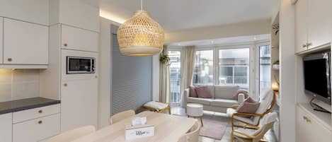 Apartment, 1 Bedroom, Ocean View | Living room