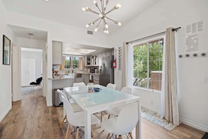 Apartment, Mehrere Betten, Balkon, Gartenblick (Preserve at Mesquite) | Speisen