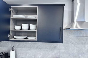 Unclassified image, 4 of 19, button - Modern Garden Retreat - Near Wfj, 3Br Ensuite & Parking (Watford)
