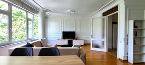 Iron/ironing board, free WiFi