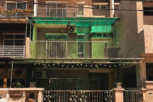 Room - Sekinchan Spacious 2 and Half Storey Homestay 100m Walk to KFC 7 Eleven 24hr Clinic KTV BBQ (Sekinchan)