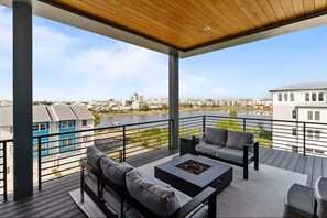 Terrace/patio - Vista Azule - Incredible luxury home with lake and ocean views! Pool coming soon (Carolina Beach)