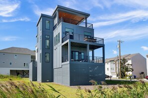 Exterior - Vista Azule - Incredible luxury home with lake and ocean views! Pool coming soon (Carolina Beach)